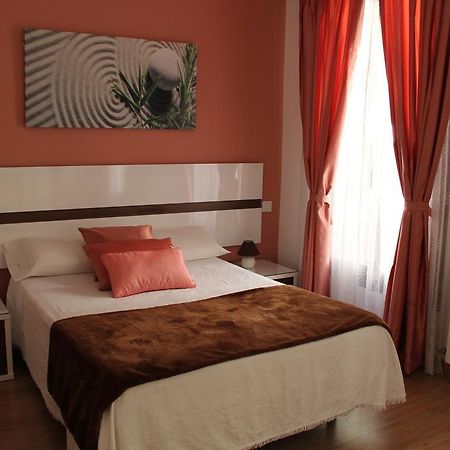 Casa de Huéspedes Galaica Madrid Extérieur photo
