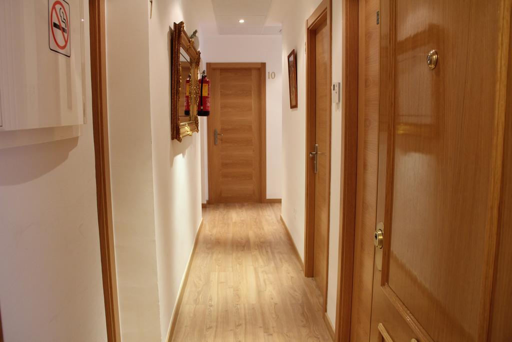 Casa de Huéspedes Galaica Madrid Extérieur photo