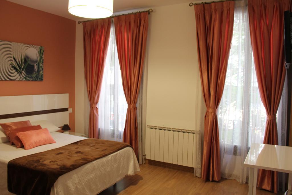 Casa de Huéspedes Galaica Madrid Extérieur photo