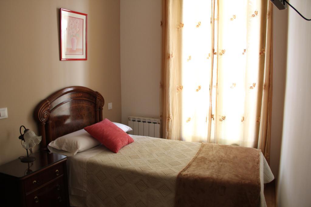 Casa de Huéspedes Galaica Madrid Extérieur photo