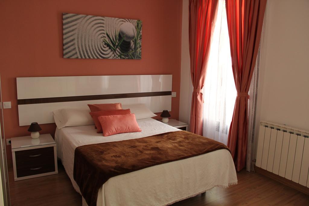 Casa de Huéspedes Galaica Madrid Extérieur photo