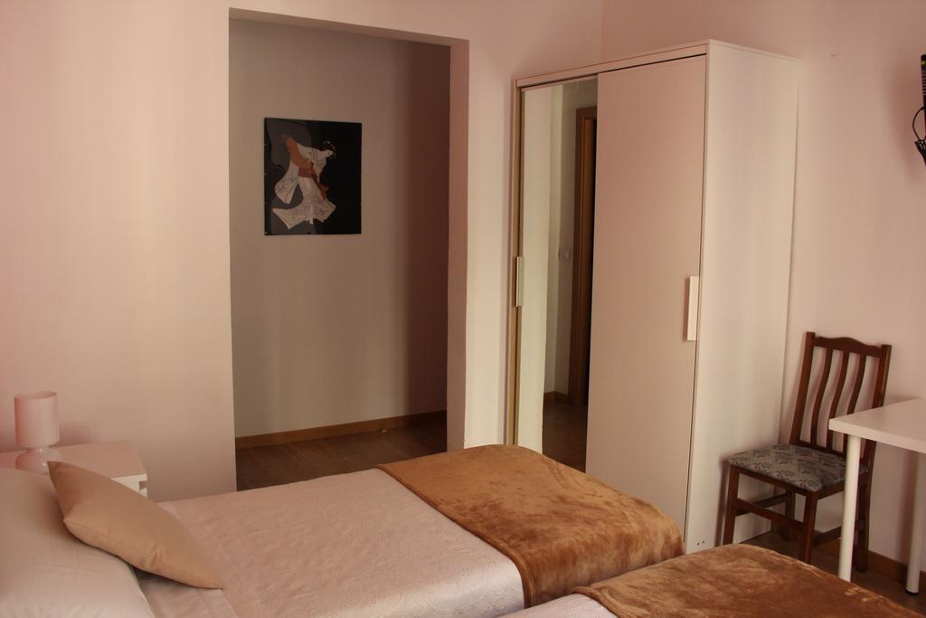 Casa de Huéspedes Galaica Madrid Extérieur photo
