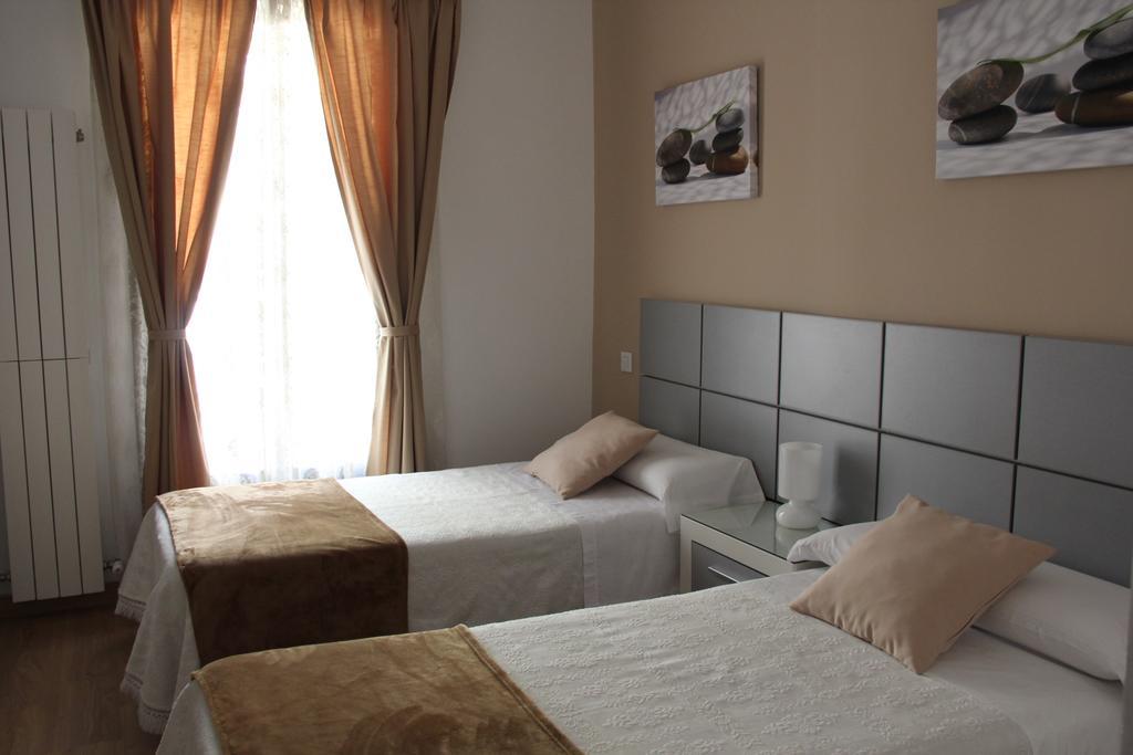 Casa de Huéspedes Galaica Madrid Extérieur photo